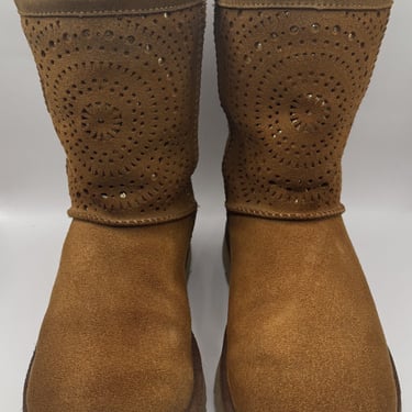 KicksReboot did a basic cleaning of the UGG Classic suede boots, they were in good condition, photo taken after the process