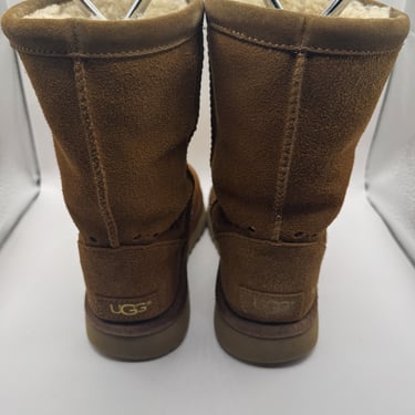 KicksReboot did a basic cleaning of the UGG Classic suede boots, they were in good condition, photo taken after the process