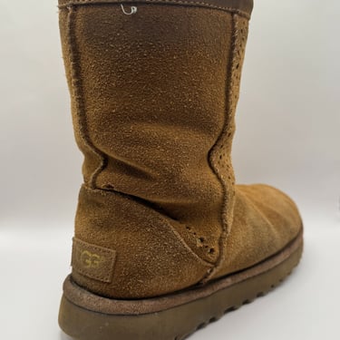 KicksReboot did a basic cleaning of the UGG Classic suede boots, they were in good condition, photo taken before the process