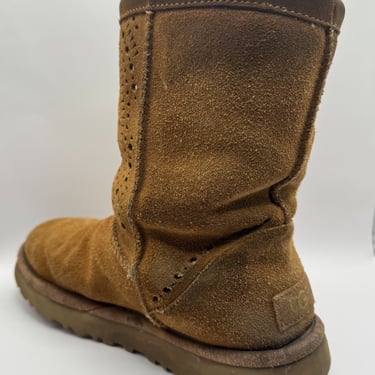 KicksReboot did a basic cleaning of the UGG Classic suede boots, they were in good condition, photo taken before the process