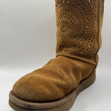 KicksReboot did a basic cleaning of the UGG Classic suede boots, they were in good condition, photo taken before the process
