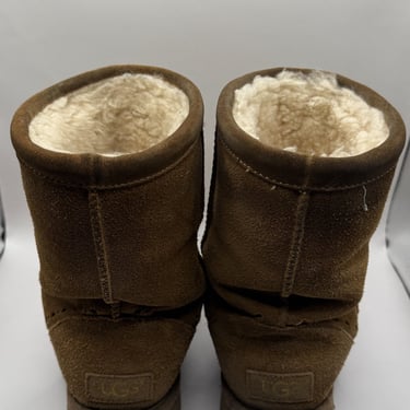 KicksReboot did a basic cleaning of the UGG Classic suede boots, they were in good condition, photo taken before the process