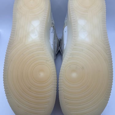 KicksReboot performed a renovation very rare Nike Air Force 1 Off-White The Ten shoes, photo taken after the process