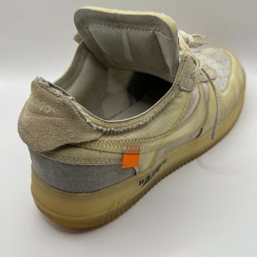 KicksReboot performed a renovation very rare Nike Air Force 1 Off-White The Ten shoes, photo taken before the process