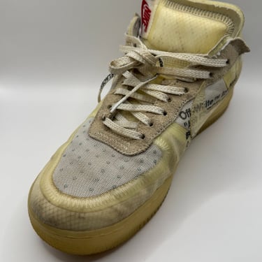 KicksReboot performed a renovation very rare Nike Air Force 1 Off-White The Ten shoes, photo taken before the process