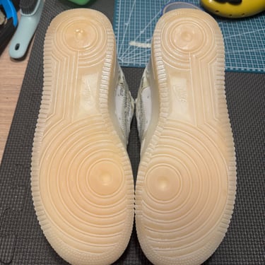 KicksReboot performed a renovation very rare Nike Air Force 1 Off-White The Ten shoes, photo taken during the process