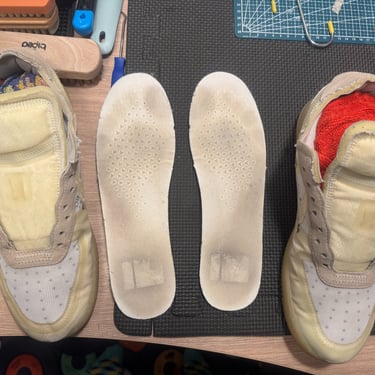 KicksReboot performed a renovation very rare Nike Air Force 1 Off-White The Ten shoes, photo taken during the process