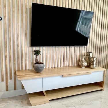 Picture of entertainment center created by White and Wood Custom Carpentry in Orlando Florida