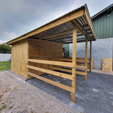 Picture of horse shed designed by White and Wood Custom Carpentry in Orlando Florida