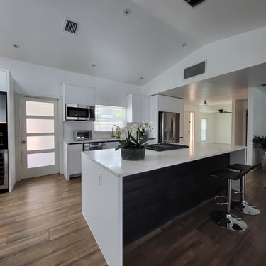 Picture of kitchen renovation by White and Wood Custom Carpentry in Orlando Florida