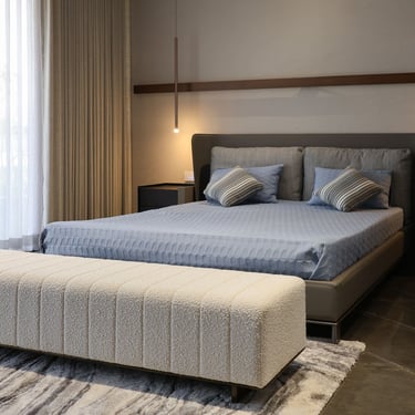 Curve head board bed in leather with a bed bench