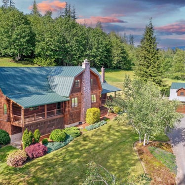 Real Estate Drone Photographer in Snohomish County takes aerial exterior photos for a better view.