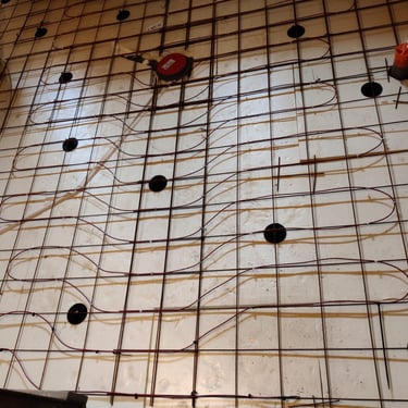 Lattialämmitys kaapelien asennus