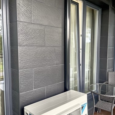 kondicionieriaus daikin sensira isores blokas rxa50b sumontuotas balkone ant grindu