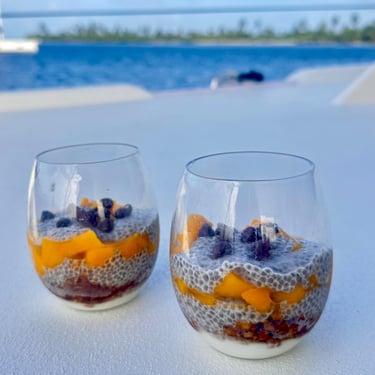 chia, granola maison, mangue et chocolat