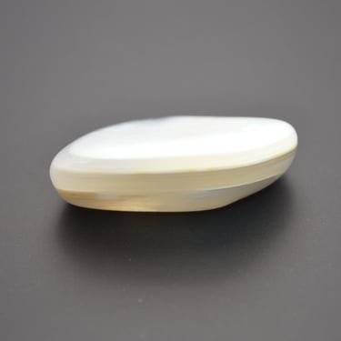 Baltasis oniksas, chalcedono atmaina