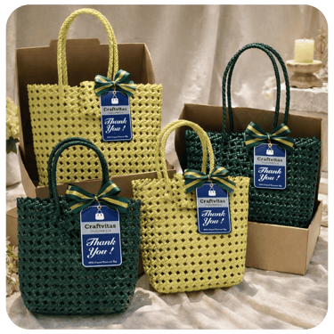 Tas anyaman plastik handmade custom warna hijau dan kuning untuk pemesanan grosir
