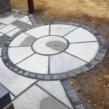 Grey sandstone circle paving kit Romford, Hornchurch, Upminster, Brentwood