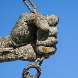 Close up on the hand of the Imre Soos statue.