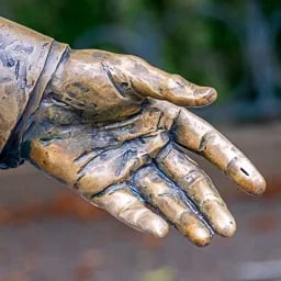 Close up on the hand of Ronald Reagan's statue.
