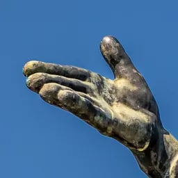 Close up on Lenin’s raised hand