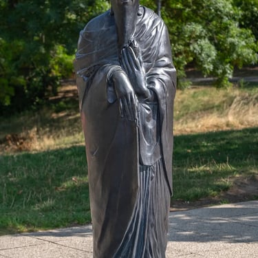 Full view of Nándor Wagner’s Buddha statue in harmonious seated posture.