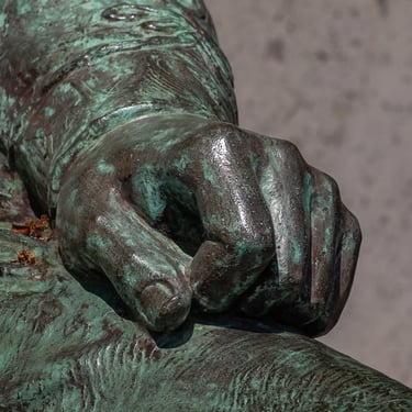 Kölcsey's other hand resting calmly on his lap.