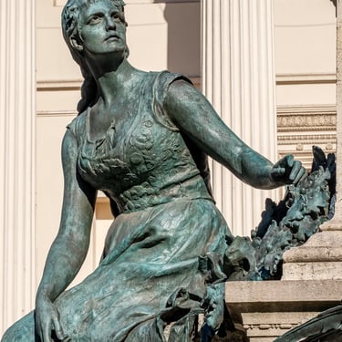 Upper-body portrait of Piroska Rozgonyi, part of the János Arany monument group.