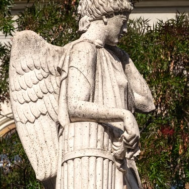 Side view showing upper body and wings of the Peace statue on the fountain.