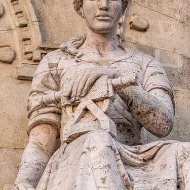 Portrait of the statue symbolizing mechanical engineering near TUB’s main doors.