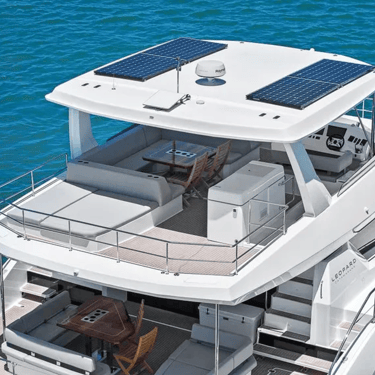 Gentoo yacht charter Fly Bridge