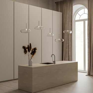 cuisine minimaliste avec lustre et ilot centrale