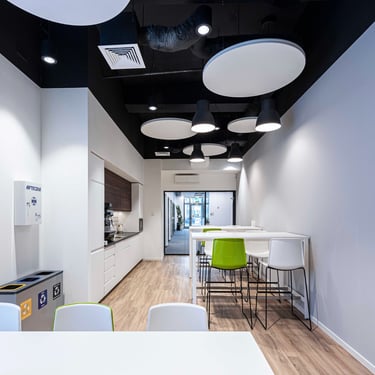 vista de cocina con mobiliario