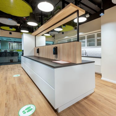detalle de cocina en oficina Groupon (Detail of kitchen for Groupon)