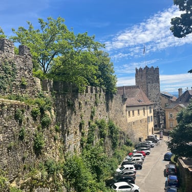 Looking at the ramparts of the Neuchâtel Castle
