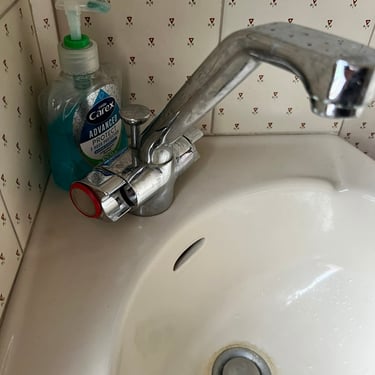 retro vintage basin mixer tap that needs replacing