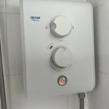 Old shower replacement, footprint identified for compatible replacement