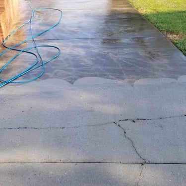 Concrete Driveway cleaning in Russellville, Tn 37860 near me by Bobs Pressure Washing LLC in Bulls Gap, Tn 37711 3