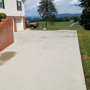 Concrete Driveway cleaning in Russellville, Tn 37860 near me by Bobs Pressure Washing LLC in Bulls Gap, Tn 37711 7