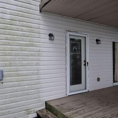 Vinyl and deck wash in Chelaque estates in Mooresburg, Tn 37811 by Bobs Pressure Washing services 27
