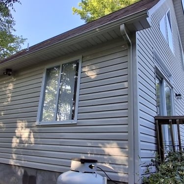 Vinyl and deck wash in Chelaque estates in Mooresburg, Tn 37811 by Bobs Pressure Washing services 2