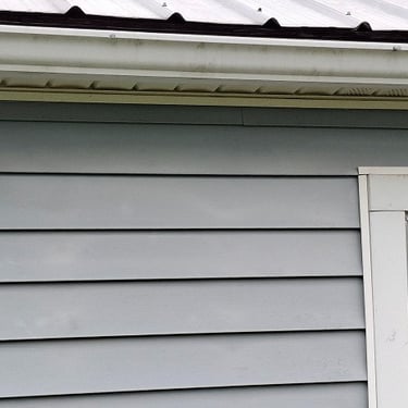 Vinyl house wash in Mooresburg, Tn 37811 by Bobs Pressure Washing services 1