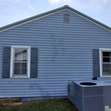 Vinyl house wash in Mooresburg, Tn 37811 by Bobs Pressure Washing services 12
