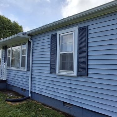 Vinyl house wash in Mooresburg, Tn 37811 by Bobs Pressure Washing services 11