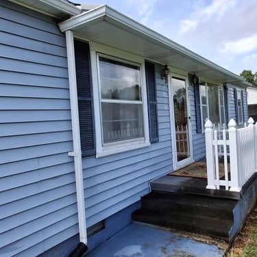 Vinyl house wash in Mooresburg, Tn 37811 by Bobs Pressure Washing services 5