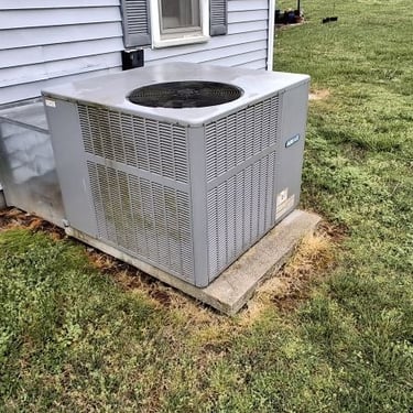 Vinyl house wash in Mooresburg, Tn 37811 by Bobs Pressure Washing services 26