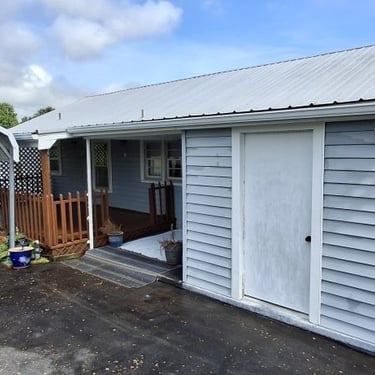 Vinyl house wash in Mooresburg, Tn 37811 by Bobs Pressure Washing services 25