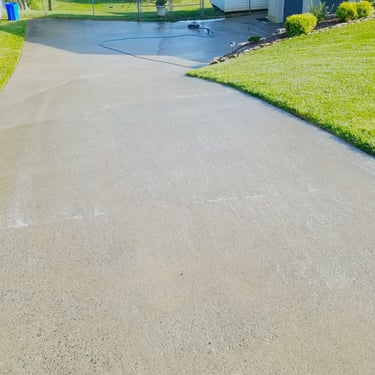 Concrete Cleaning in Morristown, Tn 37813 37814 near me by Bobs Pressure Washing LLC in Bulls Gap, Tn 37711 1