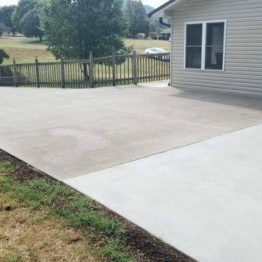 Concrete driveway cleaning in Rogersville, Tn 37857 near me by Bobs Pressure Washing LLC in Bulls Gap, Tn 37711 1