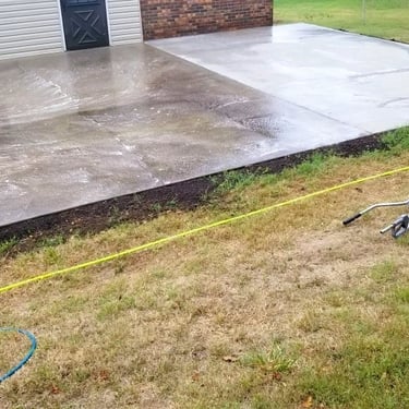 Concrete driveway cleaning in Rogersville, Tn 37857 near me by Bobs Pressure Washing LLC in Bulls Gap, Tn 37711 6